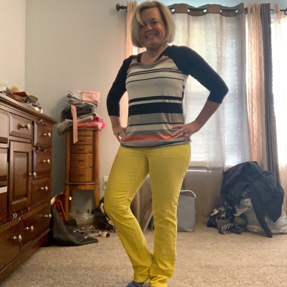 Gap Mustard Cords - Picture 5 of 5